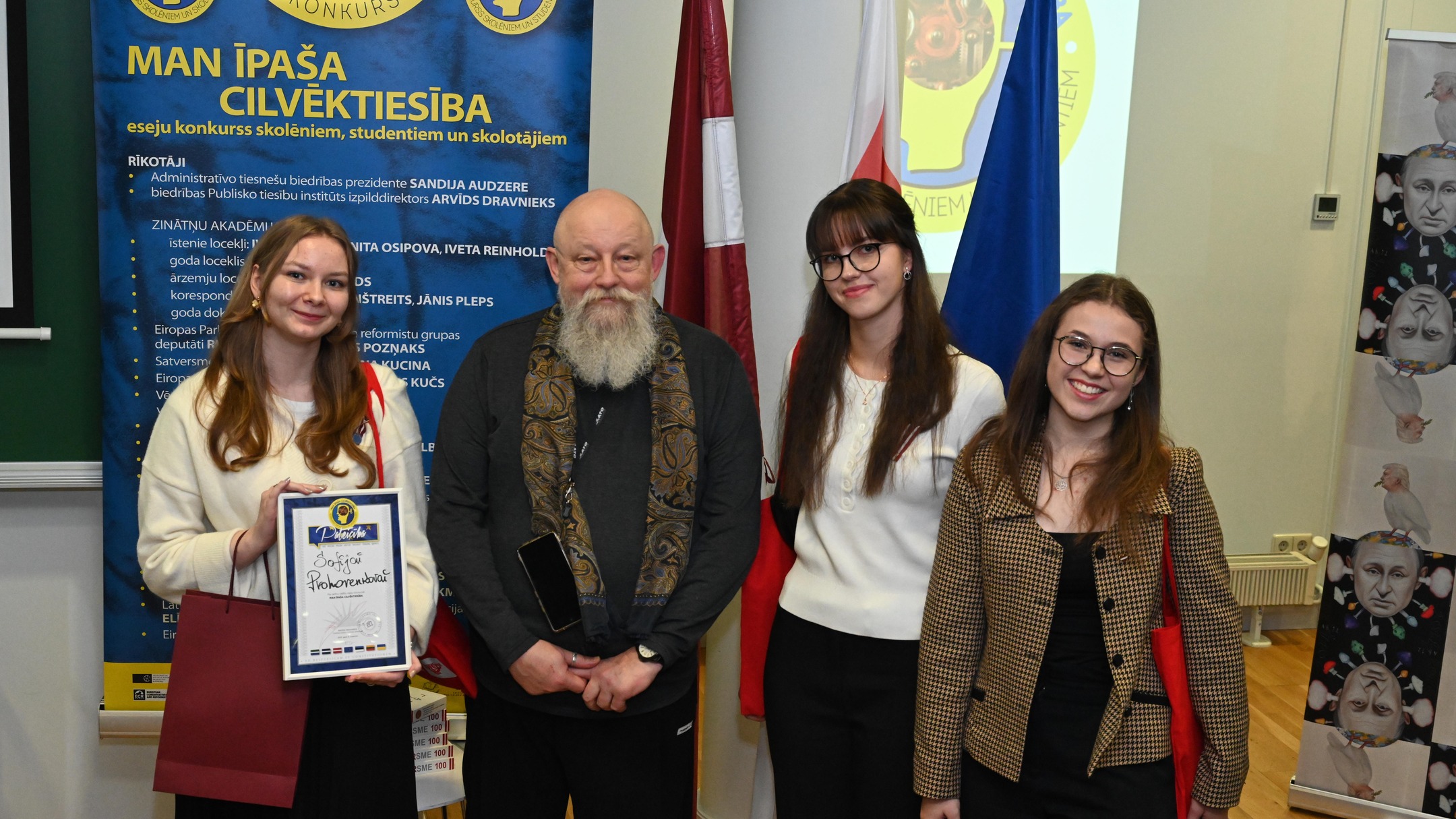 Izcili panākumi Rīgas 25. vidusskolas komandai eseju konkursā 